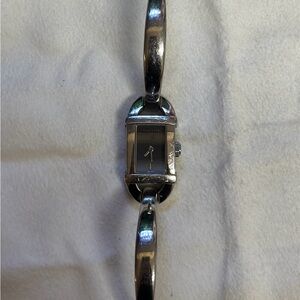 Gucci Metallic Silver Link Bracelet Watch